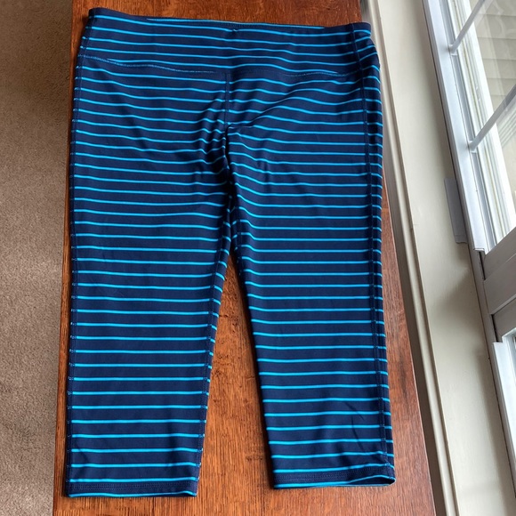 Athleta XL striped capris - Picture 1 of 8